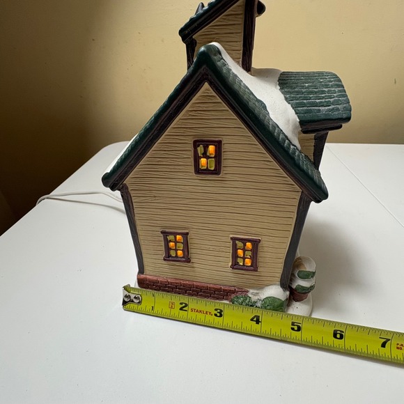 Country Charm Wintergreen‎ Tree & Wreath Nursery Lighted Village House 2018
